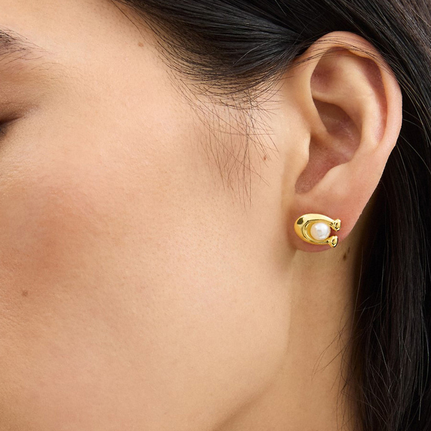 COACH Pearl Signature Stud Earrings
