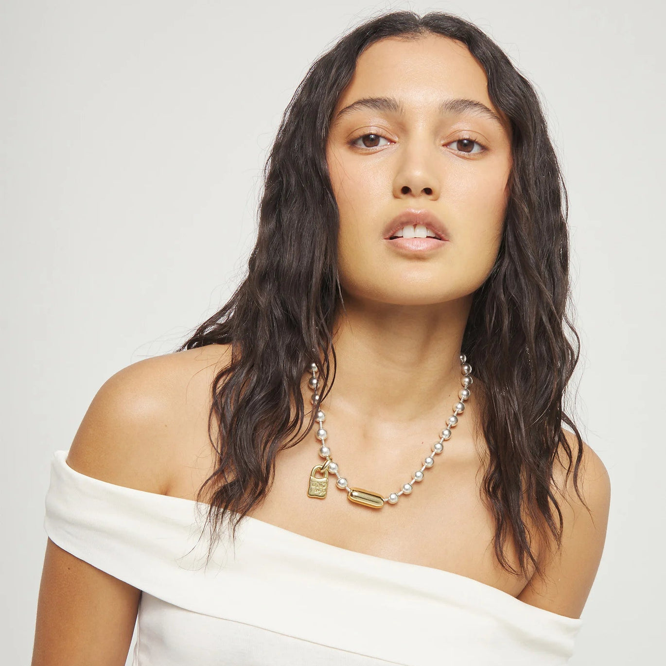 Uno de 50 Beaded Two-tone Necklace