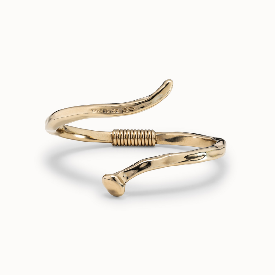 UNO de 50 Gold Spiralled Nail Bracelet